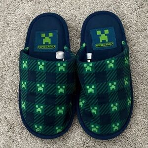 Minecraft Creeper Kids Slippers - Green and Blue